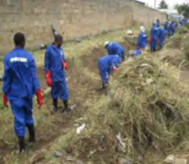 Community volunteers working on the drainage. Pictures provided by: People’s Process on Housing and Poverty in Zambia.